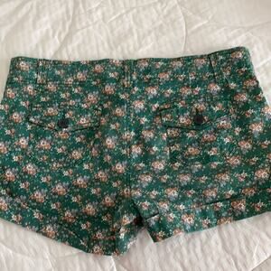 American Rag green floral shorts 9